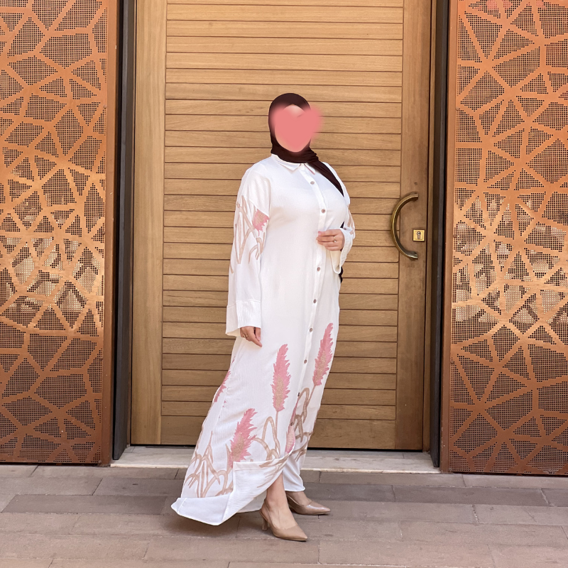 عباية بتطريز أنيق