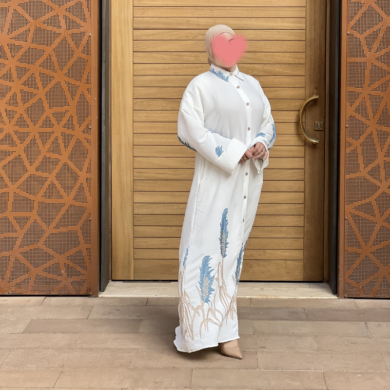 عباية بتطريز أنيق