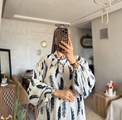 فستان عصري  بتفاصيل الريش وربطة عنق ناعمة
