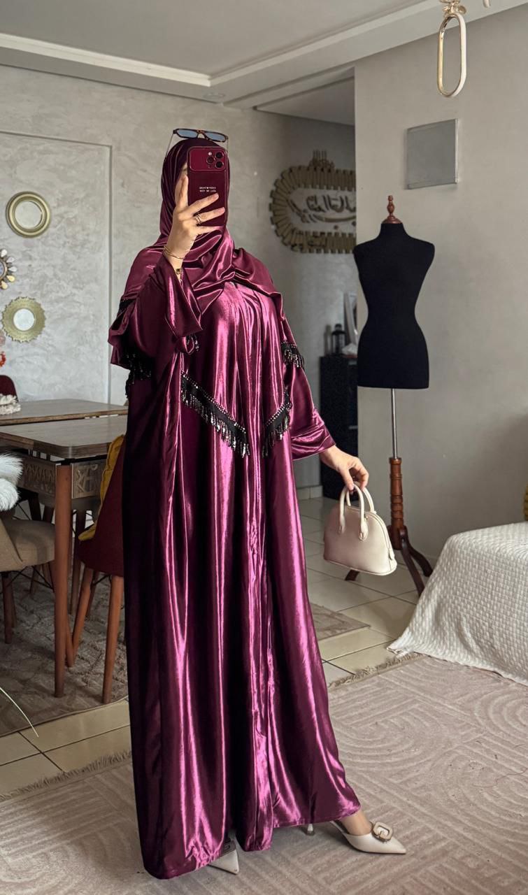 عباية ساتان فاخرة بتفاصيل الشراشيب الأنيقة