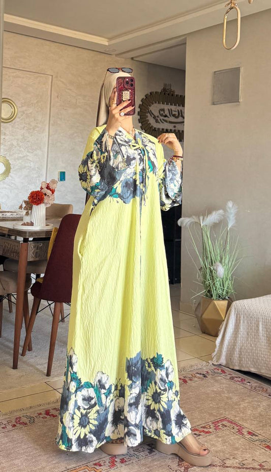 فستان طويل بأزرار بنقشة زهور راقية