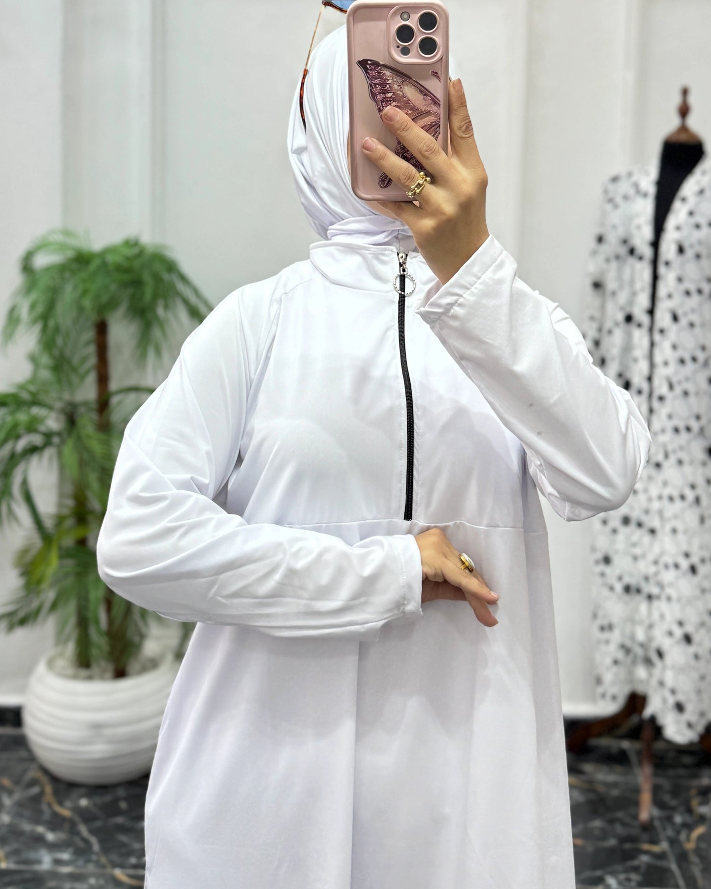 بوركيني محتشم بأناقة عصرية