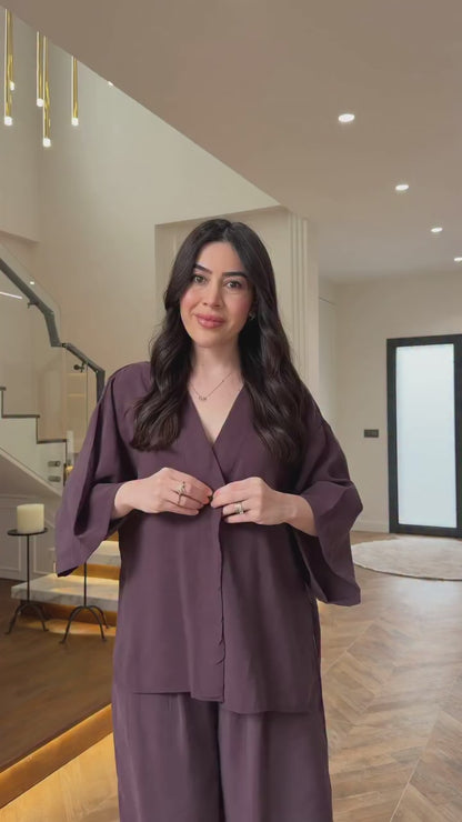 طقم مينيماليست متكامل  وأكمام واسعة