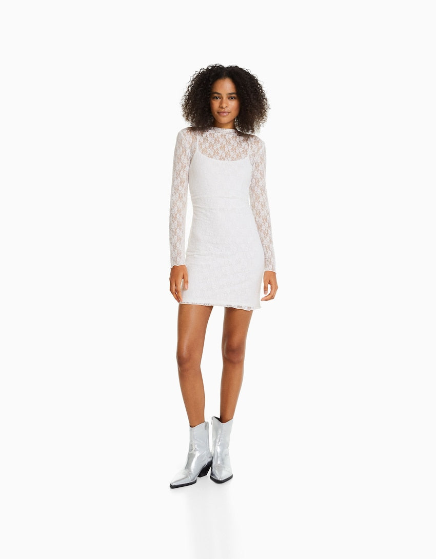 Mini-robe manches longues en dentelle