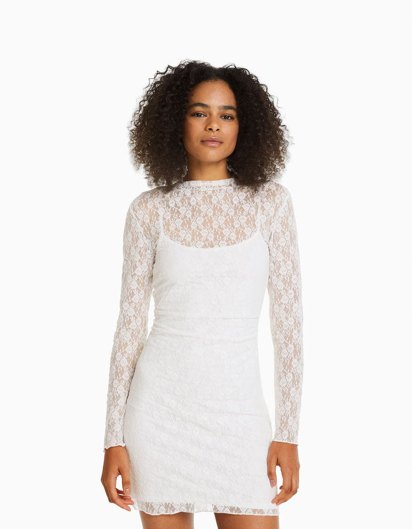Mini-robe manches longues en dentelle