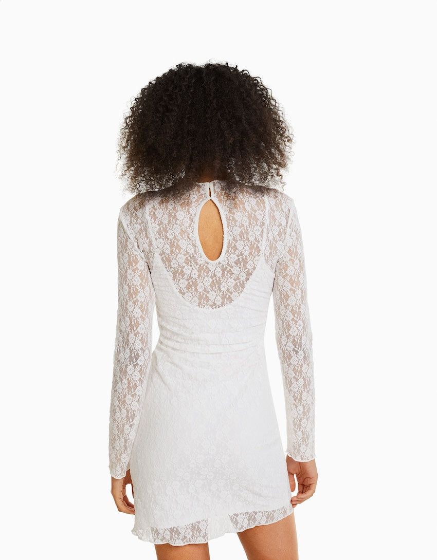 Mini-robe manches longues en dentelle
