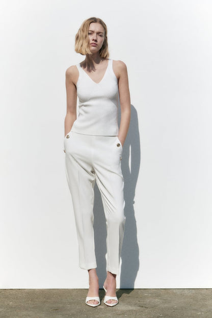 PANTALON DROIT À BOUTONS MÉTALLIQUES