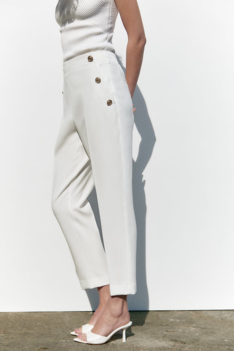 PANTALON DROIT À BOUTONS MÉTALLIQUES