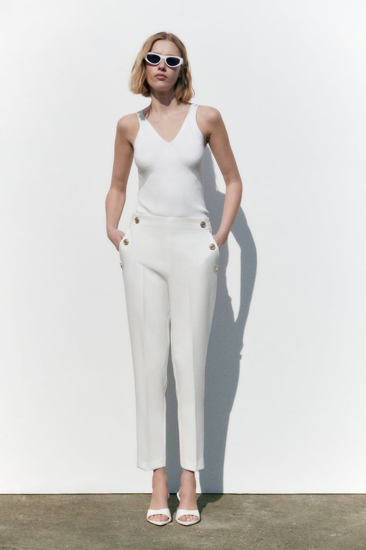 PANTALON DROIT À BOUTONS MÉTALLIQUES