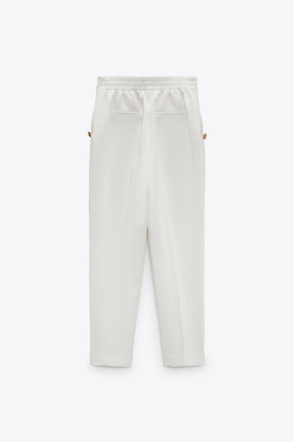 PANTALON DROIT À BOUTONS MÉTALLIQUES