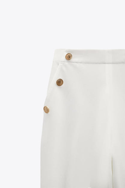 PANTALON DROIT À BOUTONS MÉTALLIQUES